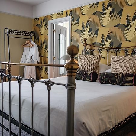 The Bull Hotel บริดพอร์ต ภายนอก รูปภาพ