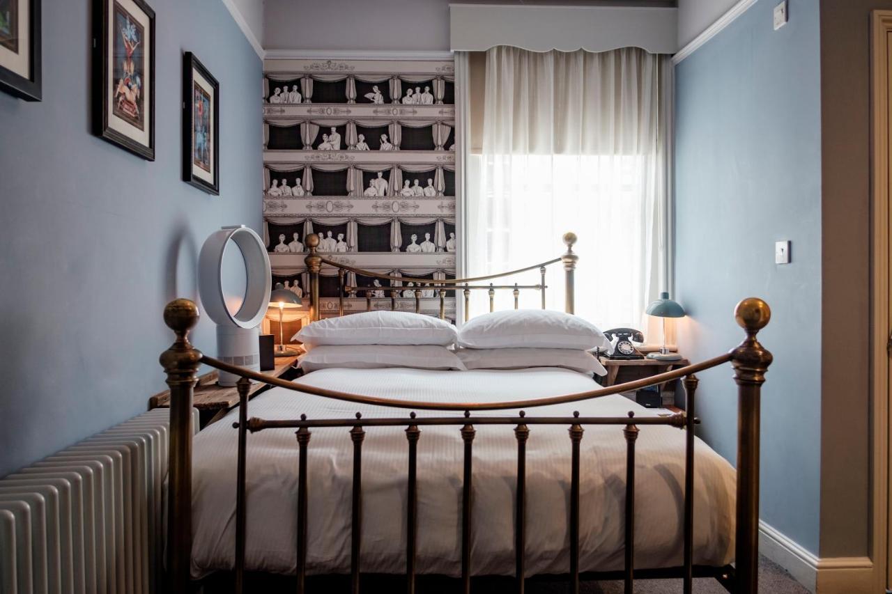 The Bull Hotel บริดพอร์ต ภายนอก รูปภาพ