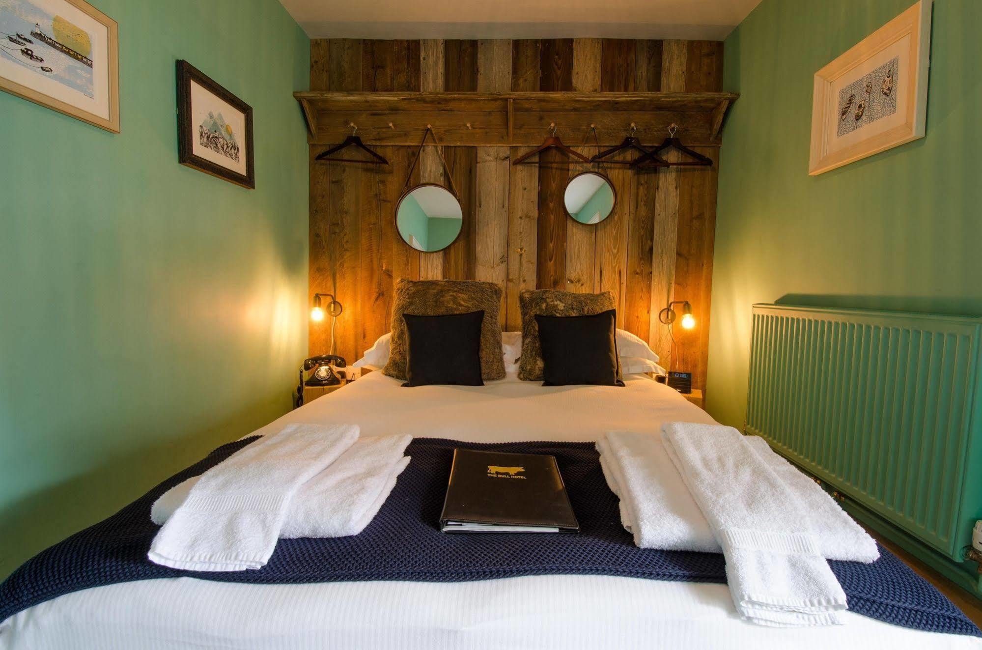 The Bull Hotel บริดพอร์ต ภายนอก รูปภาพ